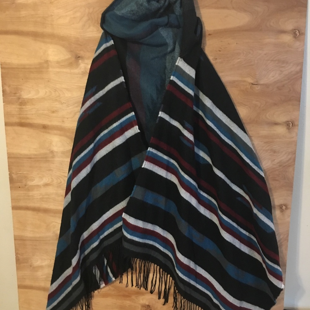 Altare Women’s Striped Fringed Poncho Scarf wrap - Picture 6 of 8